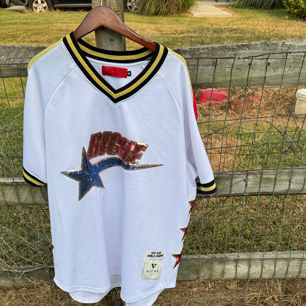 VIE Riche White and blue Star Graphic Shirt. Preowned.